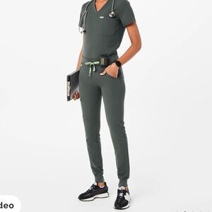 BNWT Women’s FIGS High Waisted Zamora Jogger Scrub Pants- Bonsai